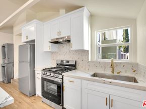 18800 Cohasset Street, Reseda CA 91335