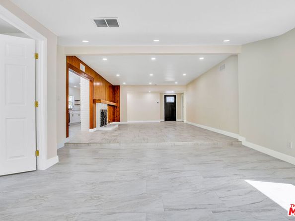 18800 Cohasset Street, Reseda CA 91335