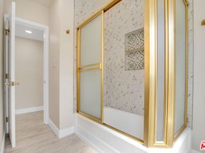 18800 Cohasset Street, Reseda CA 91335