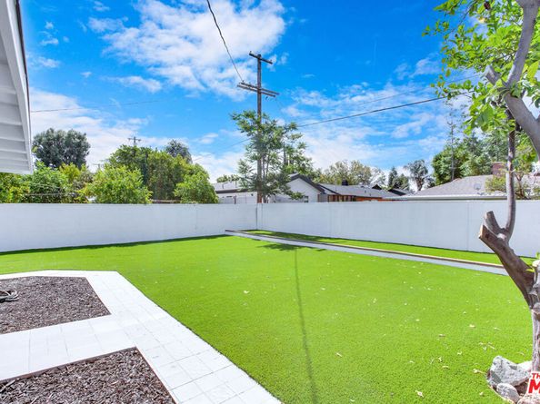 18800 Cohasset Street, Reseda CA 91335