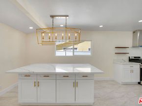 18800 Cohasset Street, Reseda CA 91335