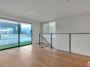 5014 Rosewood Avenue 1/2, Los Angeles CA 90004