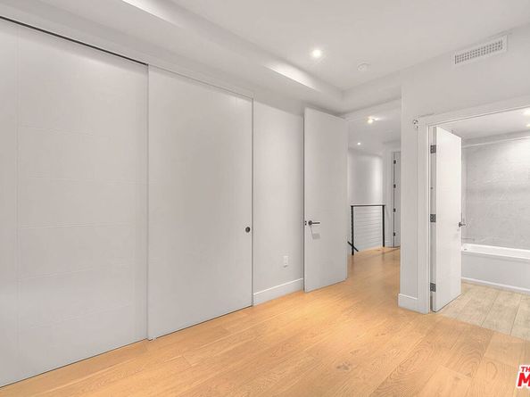 5014 Rosewood Avenue 1/2, Los Angeles CA 90004