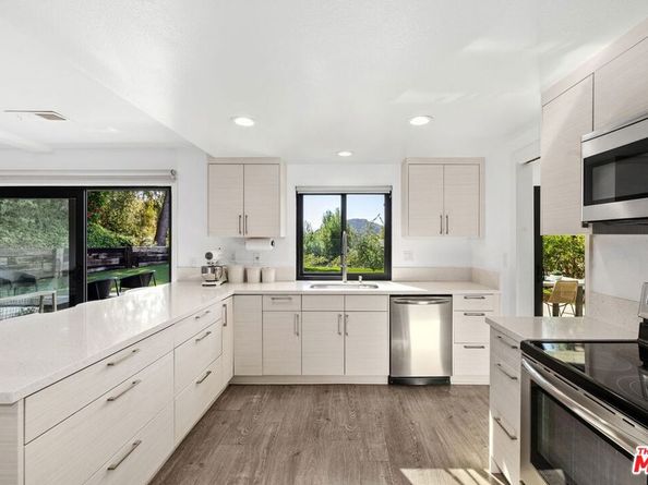 10246 Briarwood Drive, Los Angeles CA 90077