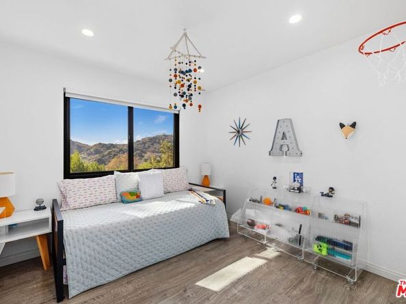 10246 Briarwood Drive, Los Angeles CA 90077