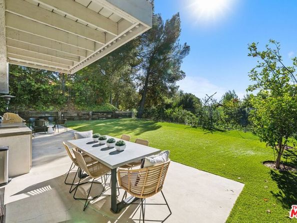 10246 Briarwood Drive, Los Angeles CA 90077