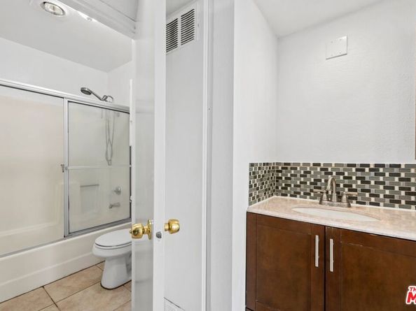 5143 Bakman Avenue 406, North Hollywood CA 91601