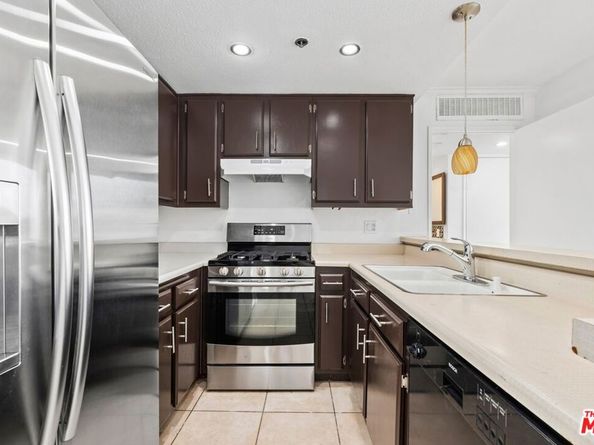 5143 Bakman Avenue 406, North Hollywood CA 91601