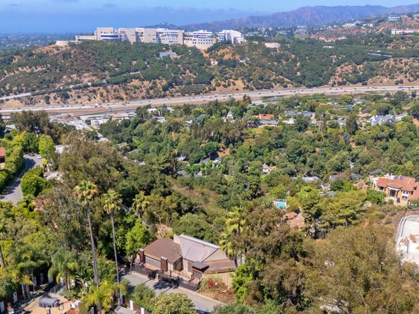 837 Linda Flora Drive, Los Angeles CA 90049