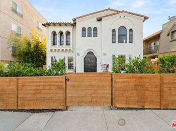 509 N Hobart Boulevard