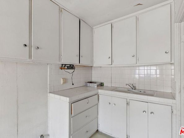 524 Marlborough Avenue, Inglewood CA 90302