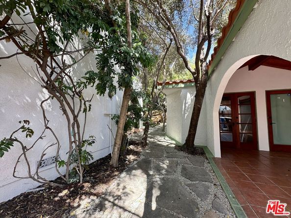 636 N Curson Avenue, Los Angeles CA 90036