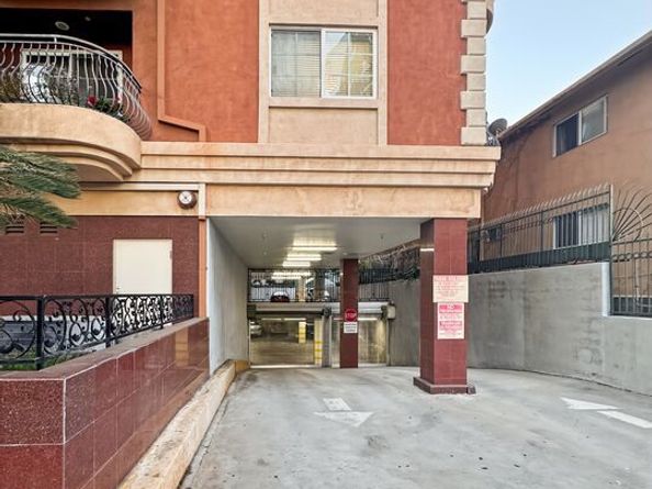 700 S Ardmore Avenue 402, Los Angeles CA 90005