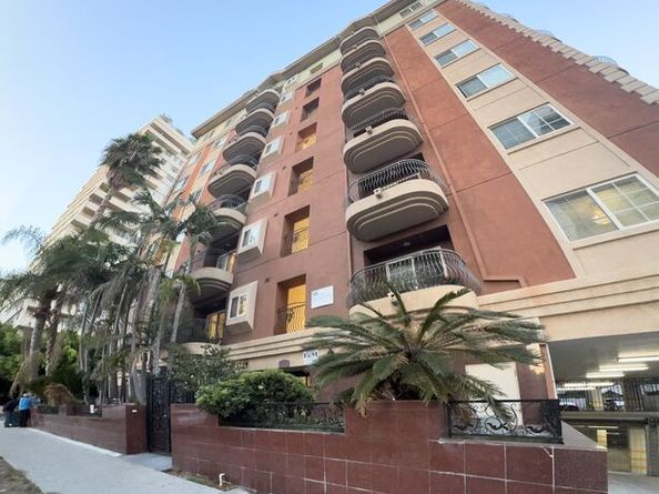 700 S Ardmore Avenue 402, Los Angeles CA 90005