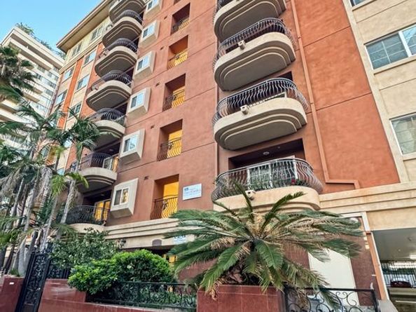 700 S Ardmore Avenue 402, Los Angeles CA 90005