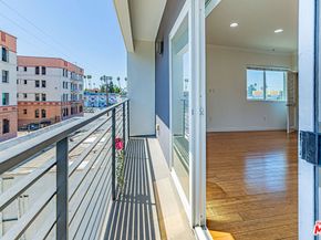 3061 W 12th Place 309, Los Angeles CA 90006