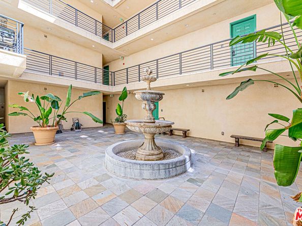 3061 W 12th Place 309, Los Angeles CA 90006