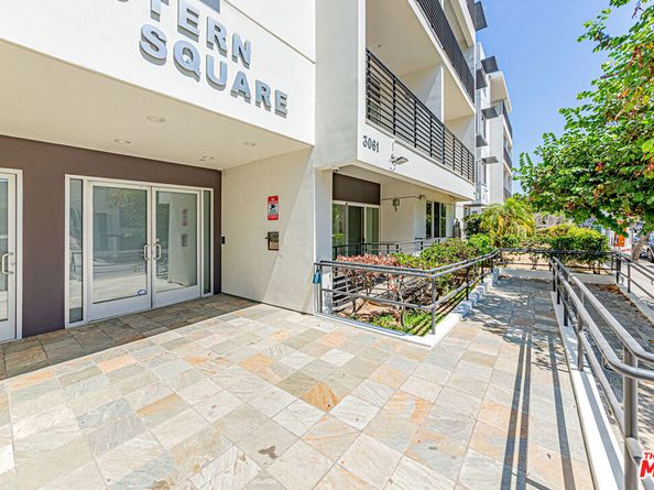 3061 W 12th Place 309, Los Angeles CA 90006