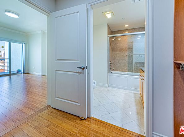 3061 W 12th Place 309, Los Angeles CA 90006