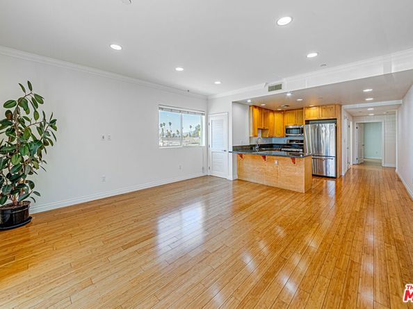 3061 W 12th Place 309, Los Angeles CA 90006
