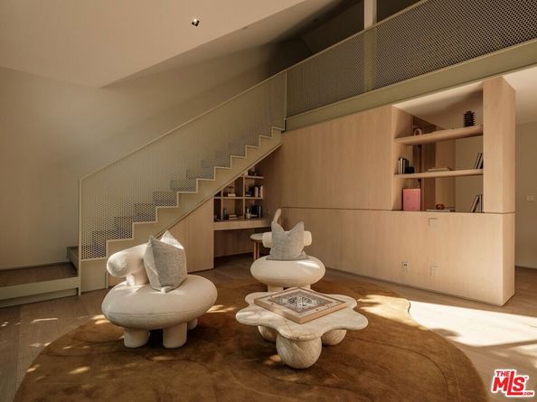 2555 La Mesa Drive, Santa Monica CA 90402