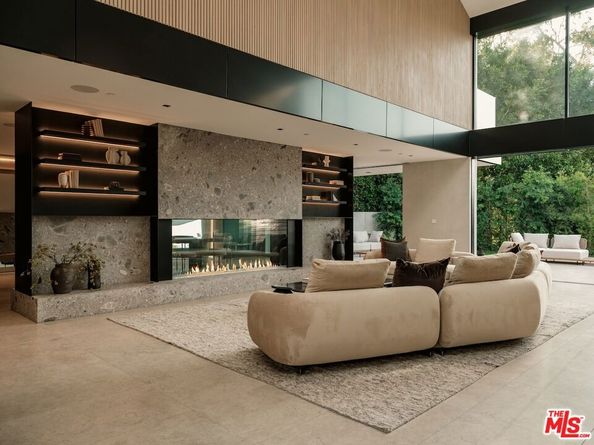 2555 La Mesa Drive, Santa Monica CA 90402