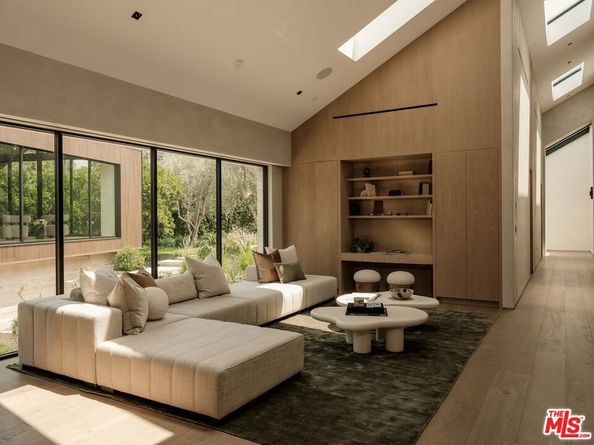 2555 La Mesa Drive, Santa Monica CA 90402