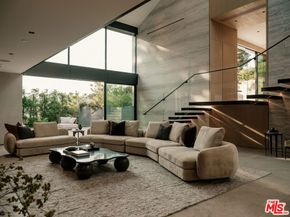 2555 La Mesa Drive, Santa Monica CA 90402