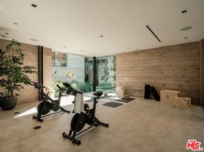 2555 La Mesa Drive, Santa Monica CA 90402