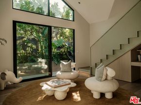 2555 La Mesa Drive, Santa Monica CA 90402