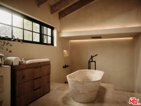 2729 Nichols Canyon Road, Los Angeles CA 90046