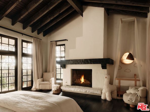 2729 Nichols Canyon Road, Los Angeles CA 90046