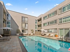 1025 N Kings Road 113, West Hollywood CA 90069