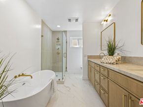 1025 N Kings Road 113, West Hollywood CA 90069