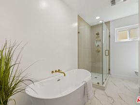 1025 N Kings Road 113, West Hollywood CA 90069