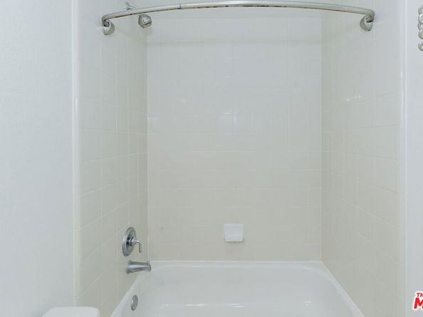 453 N Altadena Drive 8, Pasadena CA 91107