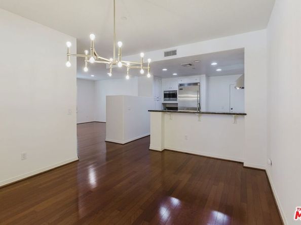 453 N Altadena Drive 8, Pasadena CA 91107