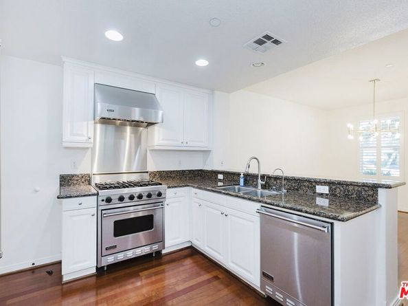 453 N Altadena Drive 8, Pasadena CA 91107