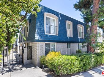 976 Larrabee Street