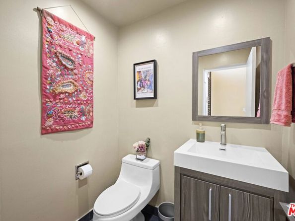 5951 Canterbury Drive 20, Culver City CA 90230