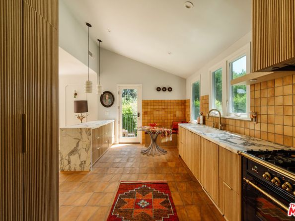 2443 N Vermont Avenue, Los Angeles CA 90027