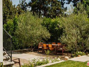 2443 N Vermont Avenue, Los Angeles CA 90027