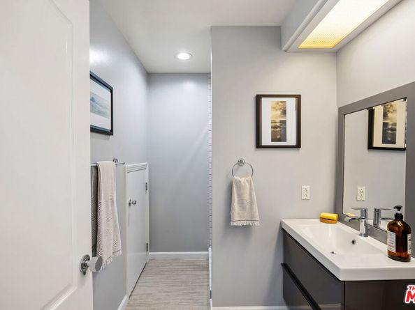 23246 Canzonet Street, Woodland Hills CA 91367