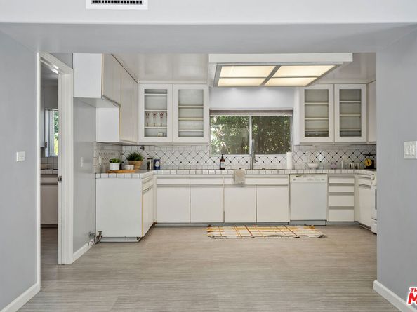 23246 Canzonet Street, Woodland Hills CA 91367