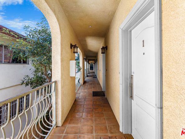 528 N Westmoreland Avenue 5, Los Angeles CA 90004