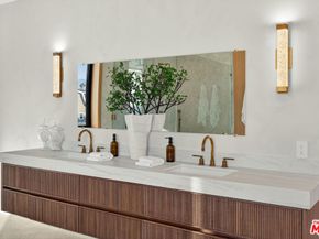 565 Toyopa Drive, Pacific Palisades CA 90272