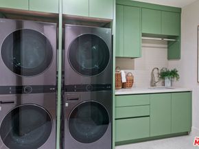 565 Toyopa Drive, Pacific Palisades CA 90272