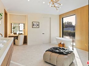 565 Toyopa Drive, Pacific Palisades CA 90272