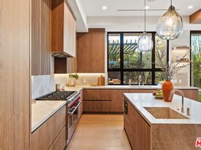 565 Toyopa Drive, Pacific Palisades CA 90272