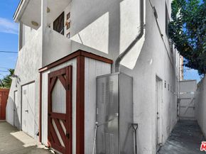 615 Sunset Avenue, Venice CA 90291